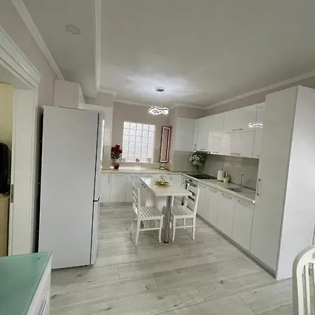 Lunar Apartament