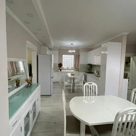 Lunar Apartament *